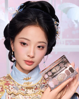 Flower Knows: Butterfly Cloud Collar - Embossed Six-Color Eyeshadow Palette