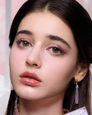 Flower Knows: Butterfly Cloud Collar - Embossed Six-Color Eyeshadow Palette
