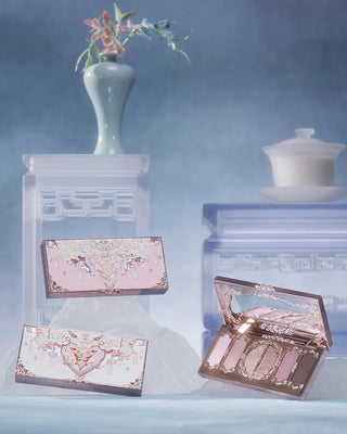 Flower Knows: Butterfly Cloud Collar - Embossed Six-Color Eyeshadow Palette